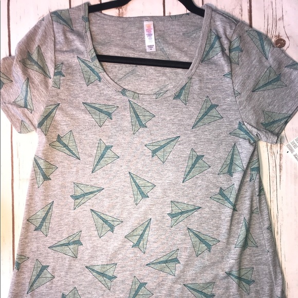 LuLaRoe Tops - LuLaroe brand new classic tee XS